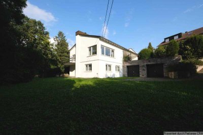 Eigenes Waldgrundstück und großer Garten: Stadtnah und großzügig wohnen