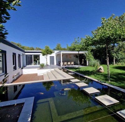 Traumhafter, kernsanierter Bungalow mit parkähnlichem Garten, Koi Teiche und Smart- Home-Reutlingen