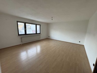 Gepflegte 2-Zimmer-Wohnung mit Balkon, Einbauküche, Aufzug & Stellplatz in Köln-Dellbrück