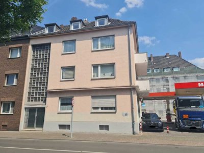 + NUR Anfragen per E-Mail werden bearbeitet + + Erstbezug nach Kernsanierung + max. 2 Personen