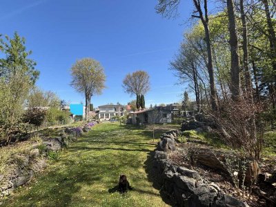 Villa mit 2 Einheiten auf sonnigem Parkgrundstück