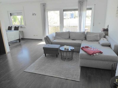 Vermietet 2,5 Zimmer Wohnung mit Balkon in kleiner, ruhiger Wohneinheit
