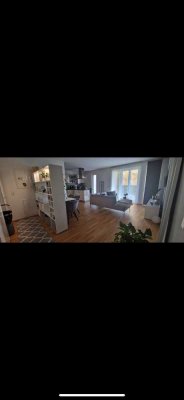 Neuwertige 2-Zimmer-Wohnung mit Balkon und Einbauküche in Regensburg
