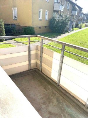Schöne 2 Zi-EG-Wohnung (Hochparterre) mit Balkon!