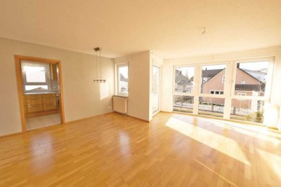 Großzügige und helle 4-Zi.-OG-Whg. mit sonnigem Balkon, TG-Stpl. und Pkw-Stpl. in Nufringen