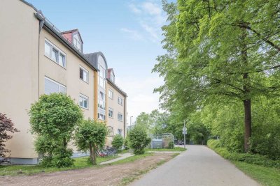 Hochwertige 3-Zimmer-Wohnung mit Süd-Balkon und unverbautem Blick in’s Grüne -   trotzdem zentral
