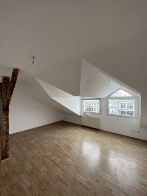 Charmante DG-Wohnung mit Einbauküche in Hoven