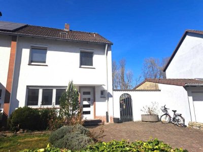 Sanierungs-/Handwerkerobjekt im Soester Westen:
Reihenendhaus mit Garten sucht neue Eigentüme