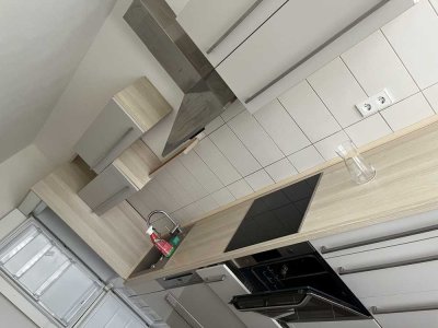 Geschmackvolle 2-Zimmer-Wohnung mit gehobener Innenausstattung mit Balkon und EBK in Karlsruhe
