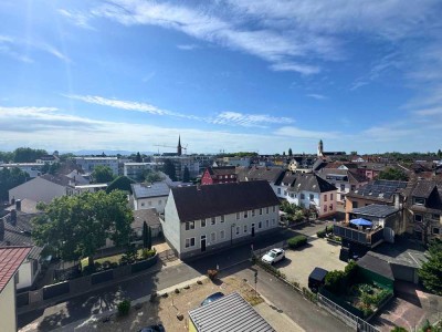 Penthouse-Feeling in Kehl: Sonnige, sanierte Wohnung – sofort bezugsfertig