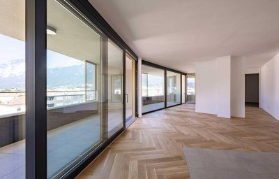 Außergewöhnliche 3-Zimmer Dachgeschosswohnung mit 22 m² Loggia &amp; Weitblick