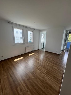 Helle 2,5-Zimmer-Wohnung mit Wintergarten &amp; Balkon in sonniger Südwestlage – Forellenweg-Siedlung