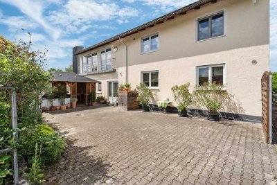 Provisionsfrei: Renoviertes EFH mit bildschönem Blick in den grünen Garten & weitläufigem Grundstück