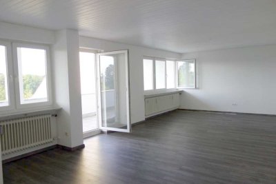 Helle 4-Zimmer-Wohnung mit Balkon im 3. OG in Regensburg-Weichs