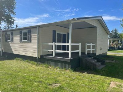 Wohlfühlen auf ganzer Fläche – Mobilheim mit 4 Zimmern und Terrasse
