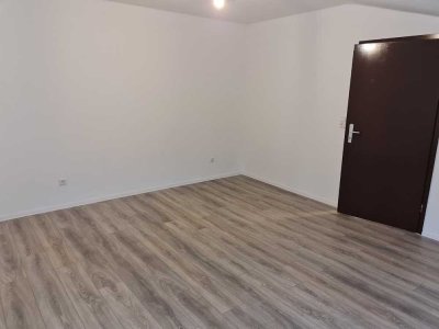Renovierte 2-Zimmer-Dachgeschosswohnung zu vermieten!