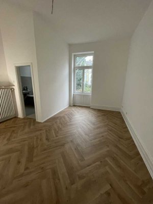 Erstbezug nach Komplettsanierung: Großzügige, helle 4-Zi.-Altbauwohnung, 1. Etage, 3,40 m Deckenhöhe