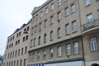 Tolle Altbauwohnung mit viel Potential- Top Anlage, in nur 5 Min. bei der U1- WOHNEN im Herzen des Bezirks