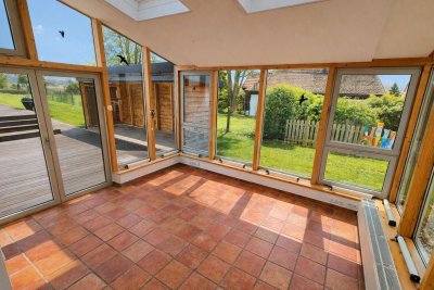 NEUER PREIS! Einfamilienhaus mit Pool, Sauna, Wintergarten &amp; großem Grundstück in Ruhelage