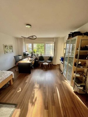 Stilvolle, vollständig renovierte 3-Zimmer-Wohnung mit Balkon und Einbauküche in Karlsruhe