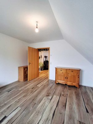 Wohnung 1. OG (Neue Küche,Fussbodenheizung,Solarstrom..)