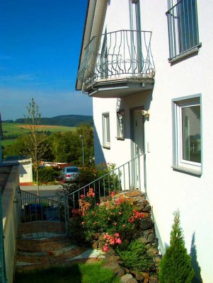 Moderne 8-Zimmer-Doppelhaushälfte mit EBK in Taunusstein