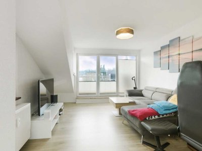 Zentral gelegene, gepflegte 2-Zimmer-Dachgeschosswohnung mit Balkon, tollem Ausblick und Carport