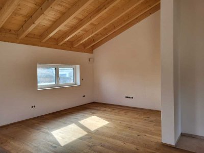 Exklusive, geräumige 2-Zimmer-Wohnung mit Balkon in Dollnstein, Erstbezug
