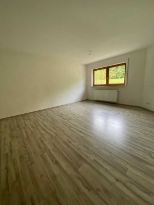 Charmante 2 Zi-Wohnung mit Terrasse, neuer Einbauküche, Stellplatz in Wallhausen