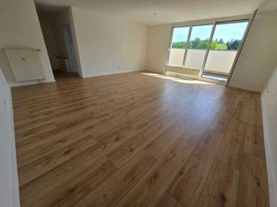 EBK-Gutschein von 1000,- € + 3 Monate kaltmiefrei !  DG - große Loggia - Stellplatz u.v.m.