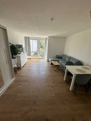 Stilvolle Wohnung mit Balkon, EBK & Garage
