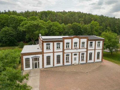 2 schöne Wohnungen, Hallen, Werkstatt, Büro´s und Lager