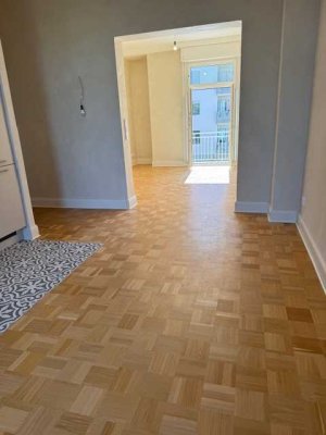 Frankfurt 2-Zi. lux.Altbauwhg. wie neu mit Stil und nicht Neubau-uniformiert