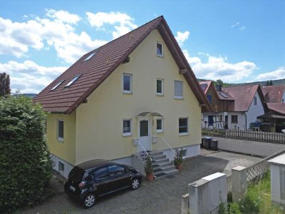 Gepflegtes Zweifamilienhaus mit Ausbaupotential