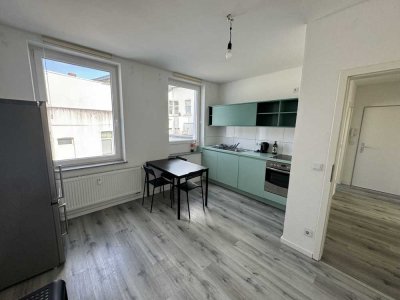WG geeignet / Schöne helle 2 Zimmer Wohnung mit Einbauküche