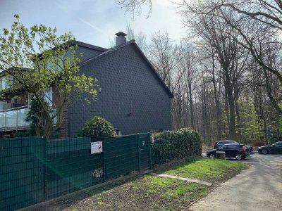 Dachgeschosswohnung mit Klimaanlage, Dusche, Wanne, Balkon, mit Blick in den Schloßpark