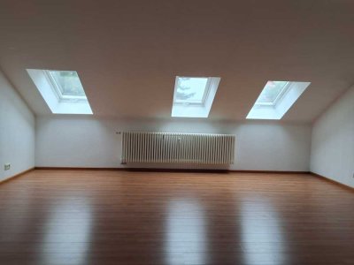 Charmante 1-Zimmer Dachgeschosswohnung in gepflegter Wohnanlage