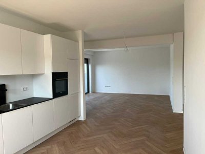 Erstbezug mit Balkon und EBK: Stilvolle 3-Zimmer-Dachgeschoss-Wohnung in Veitshöchheim