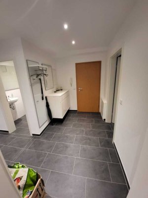 Teilmöbliert modernisierte 2-Raum-DG-Wohnung mit Balkon und Einbauküche in Bonn