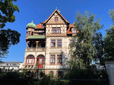 * einzigartige und großzügige 4-Raumwohnung in aufwendigst sanierter und denkmalgeschützter Villa*