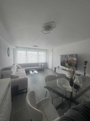 Sanierte 2-Zimmer-Wohnung mit Balkon und Einbauküche in Neu-Isenburg/ Gravenbruch