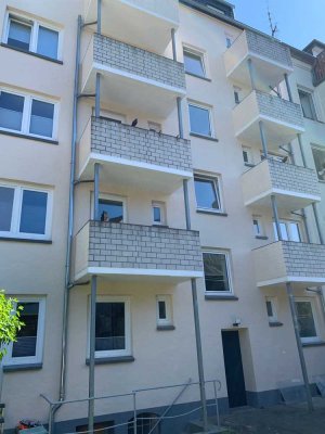 Kiel - Wilhelmplatz: Frei werdende, modernisierte 3 Zimmer Eigentumswohnung mit 3 Balkonen im 2.0G