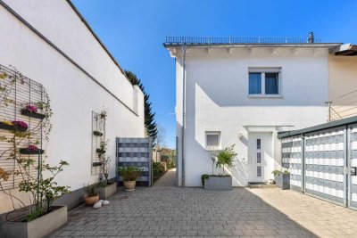 Hinterhaus neuwertig, effizient, begehrt – Vorderhaus als smarte Investition