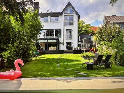 OHNE MAKLER!!!  Familientraum in Essen, Poolüberdachung, beheizt