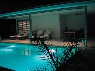 LUXUS DOPPELHAUS MIT POOL IN BESTER LAGE