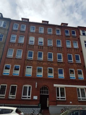 Mit Blick über Kiels Dächer: 3-Zimmer Wohnung in direkter Uninähe