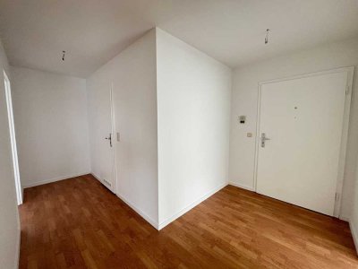 Schöne, helle 2-Zimmer-Wohnung mit Loggien in Augsburg-Univiertel zu vermieten