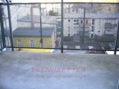4 ZIMMER-Altbau + ruhiger Balkon + extra Wohnküche möbliert + Bad / Dusche + extra WC + WG-tauglich!