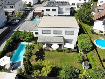 Wunderschöne modernes Wohnhaus mit Pool und Carport zu verkaufen