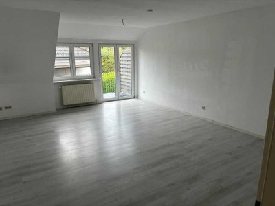 Helle 3-Zimmer Dachgeschosswohnung mit Balkon in Pölitz